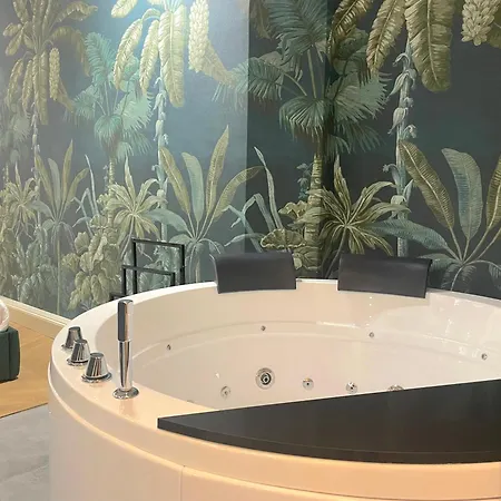 아파트 Exotic With Jacuzzi *