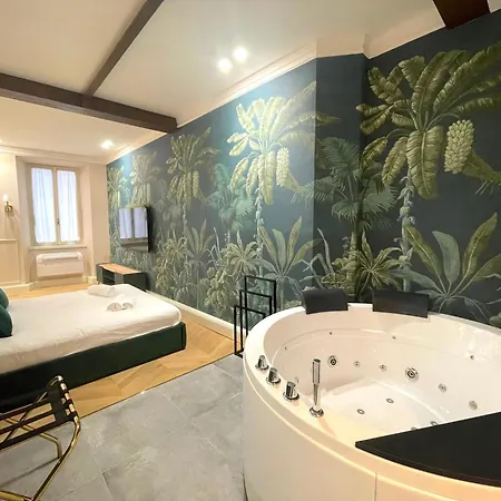 Exotic With Jacuzzi 베르가모